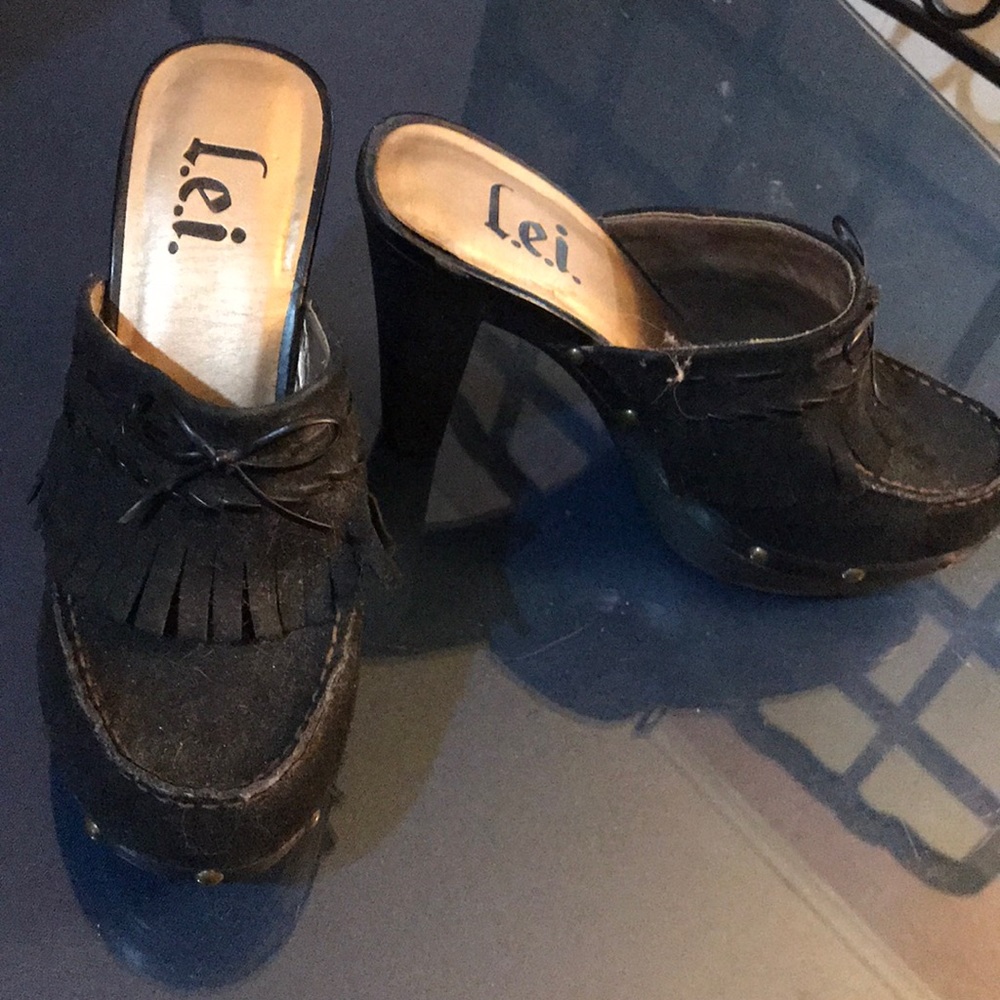 L.e.i.  size 8  suede fringed studded mule clogs